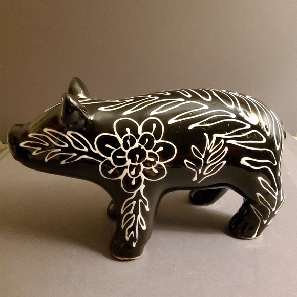Black Enamel Glazed Pottery Pig made in Mexico - Picture 3 of 3
